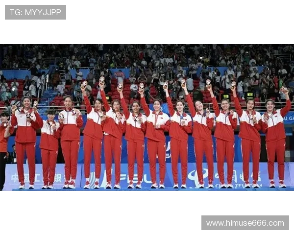 成都羽毛球队在冠军赛中的团队协作展现出色值得赞赏